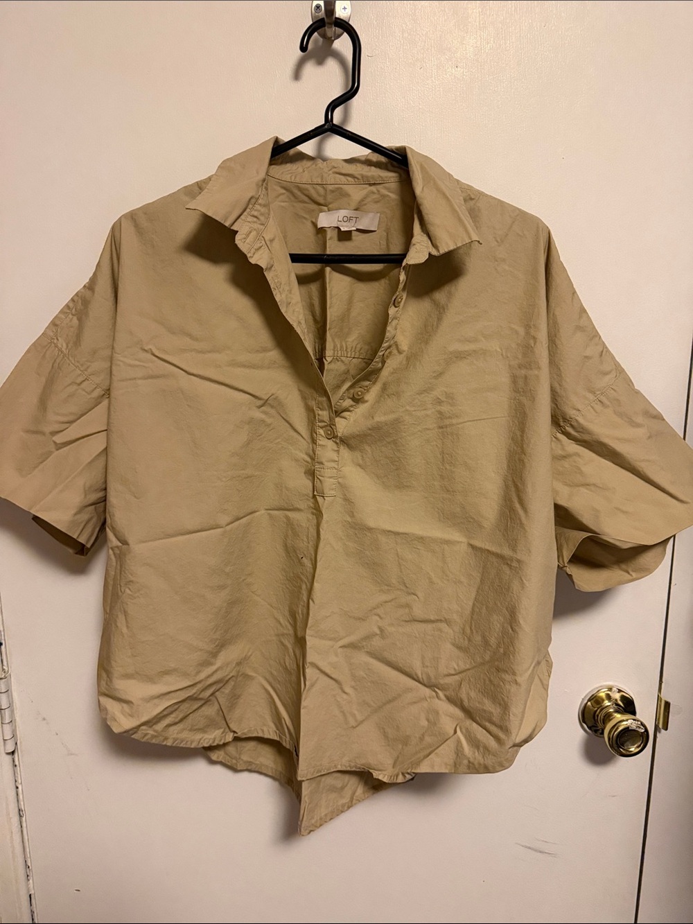 LOFT Short-Sleeve Button-Down Shirt in Khaki